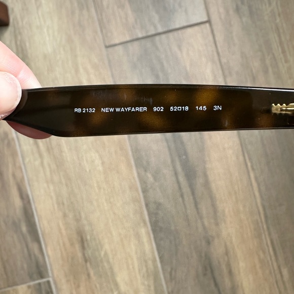 Ray-Ban Tortoise Sunglasses RB2132 GUC - Picture 7 of 9